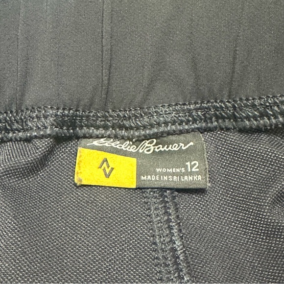 Eddie Bauer Capri Outdoor Tech Pants Size 12 Gray Travel Hike Camp Cargo - Picture 3 of 6